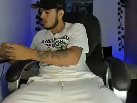 Snapshot of mikee_scooth chatting on 03.15.25 mikee scooth online show from 03.15.25