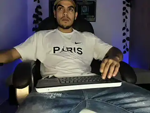 Snapshot of mikee_scooth chatting on 03.17.25 mikee scooth online show from 03.17.25