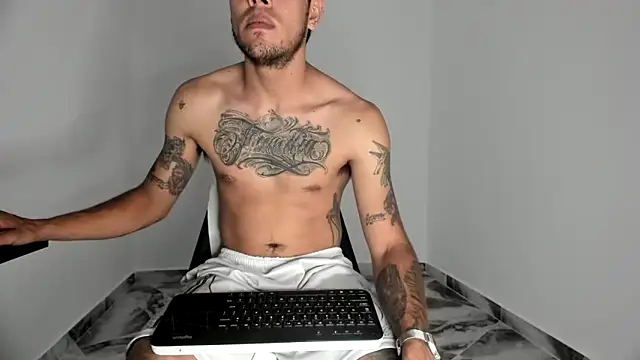 Snapshot of mikee_scooth chatting on 11.08.25 mikee scooth online show from 11.08.25