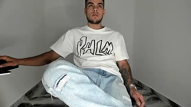 Snapshot of mikee_scooth chatting on 11.18.25 mikee scooth online show from 11.18.25