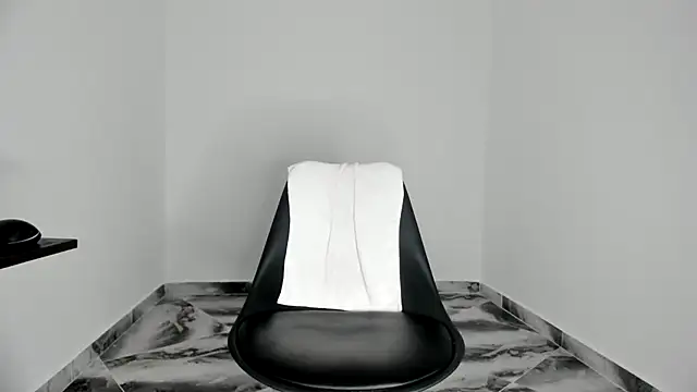 Snapshot of mikee_scooth chatting on 11.19.25 mikee scooth online show from 11.19.25