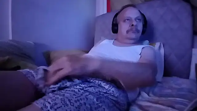 Snapshot of amylrmm1903 chatting on 11.17.25 amylrmm1903 online show from 11.17.25