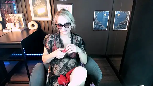 Snapshot of Queen_Anna_ chatting on 05.01.26 Queen Anna online show from 05.01.26