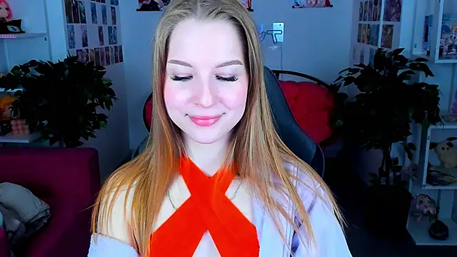 Snapshot of CuteMousee chatting on 12.24.24 CuteMousee online show from 12.24.24