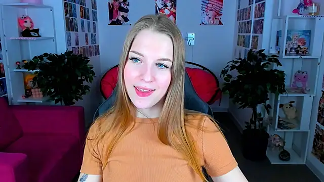Snapshot of CuteMousee chatting on 12.28.24 CuteMousee online show from 12.28.24