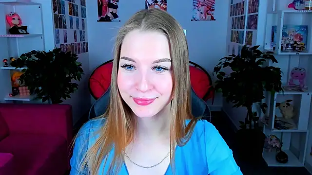 Snapshot of CuteMousee chatting on 12.29.24 CuteMousee online show from 12.29.24