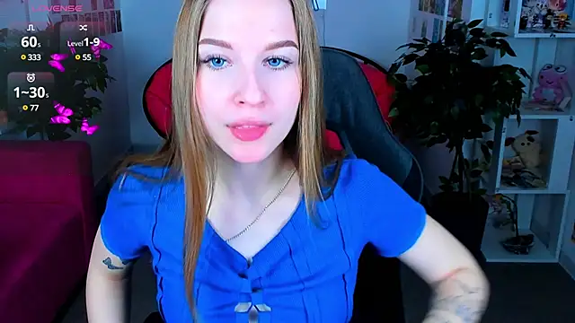 Snapshot of CuteMousee chatting on 01.11.25 CuteMousee online show from 01.11.25