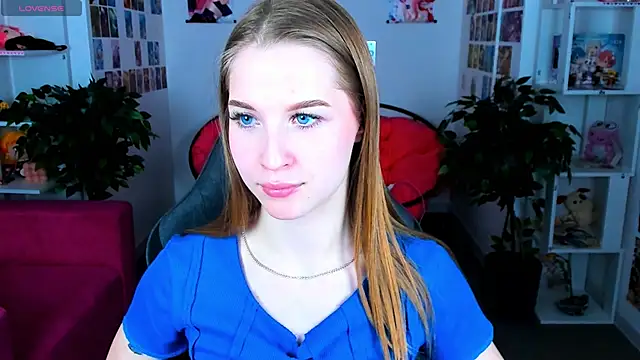 Snapshot of CuteMousee chatting on 01.11.25 CuteMousee online show from 01.11.25