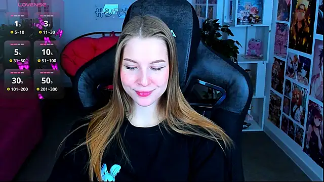 Snapshot of CuteMousee chatting on 02.12.25 CuteMousee online show from 02.12.25