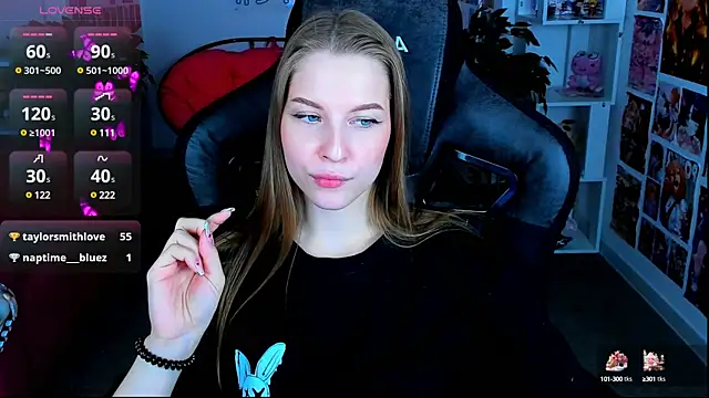 Snapshot of CuteMousee chatting on 02.12.25 CuteMousee online show from 02.12.25