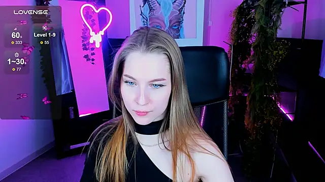 Snapshot of CuteMousee chatting on 02.22.25 CuteMousee online show from 02.22.25