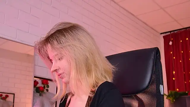 Snapshot of TinaDavil chatting on 01.19.26 TinaDavil online show from 01.19.26