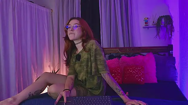 Snapshot of Ginger_Foxy chatting on 04.07.26 Ginger Foxy online show from 04.07.26