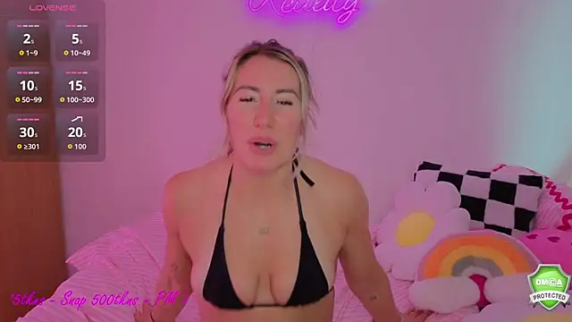 Snapshot of Daisydelicious chatting on 06.18.26 Daisydelicious online show from 06.18.26