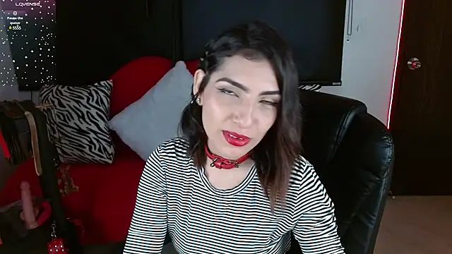 Snapshot of Carolaine69_ chatting on 01.22.25 Carolaine69  online show from 01.22.25