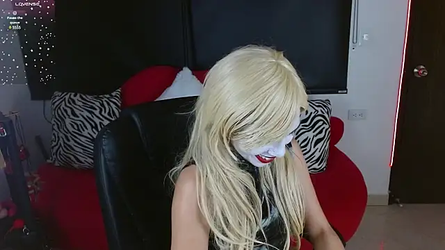 Snapshot of Carolaine69_ chatting on 01.28.25 Carolaine69  online show from 01.28.25