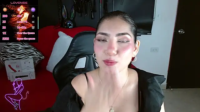 Snapshot of Carolaine69_ chatting on 06.05.26 Carolaine69 online show from 06.05.26