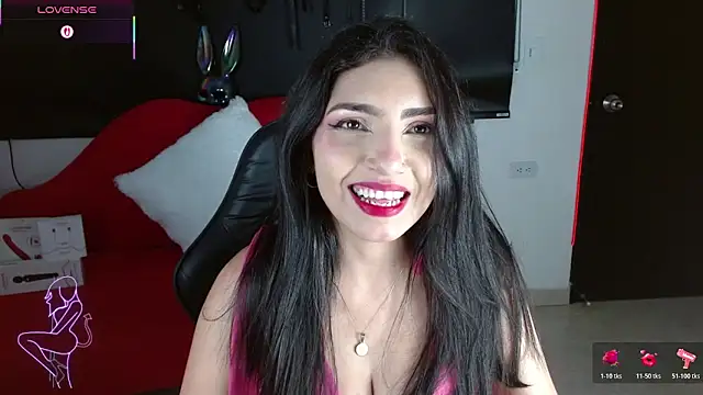 Snapshot of Carolaine69_ chatting on 06.18.26 Carolaine69 online show from 06.18.26