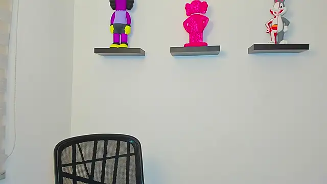 Gangster Girl online show from 12.06.24