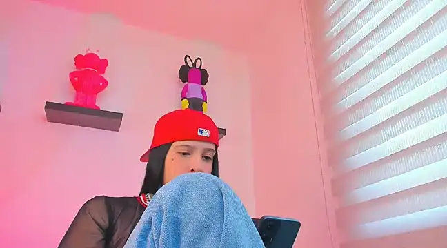 Gangster Girl online show from 12.14.24