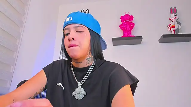 Gangster Girl online show from 12.22.24