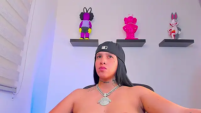 Gangster Girl online show from 12.23.24