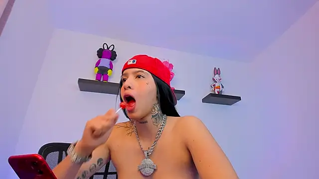 Gangster Girl online show from 02.06.25