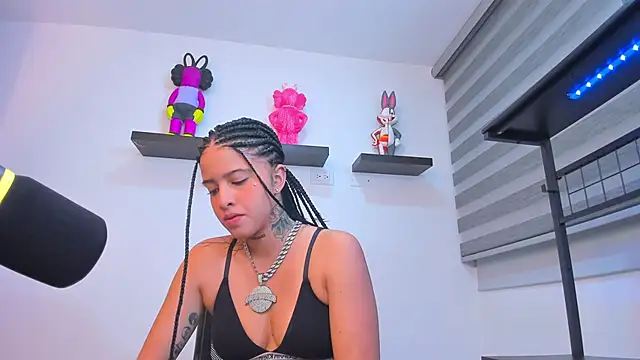 Gangster Girl online show from 09.17.25