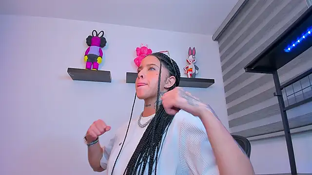 Gangster Girl online show from 10.02.25