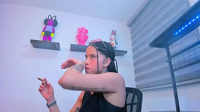 Gangster Girl online show from 10.04.25