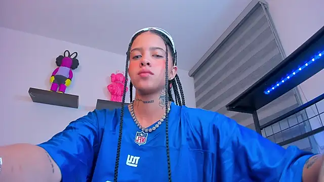 Gangster Girl online show from 10.05.25