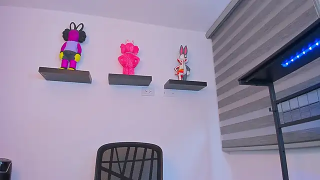 Gangster Girl online show from 10.16.25