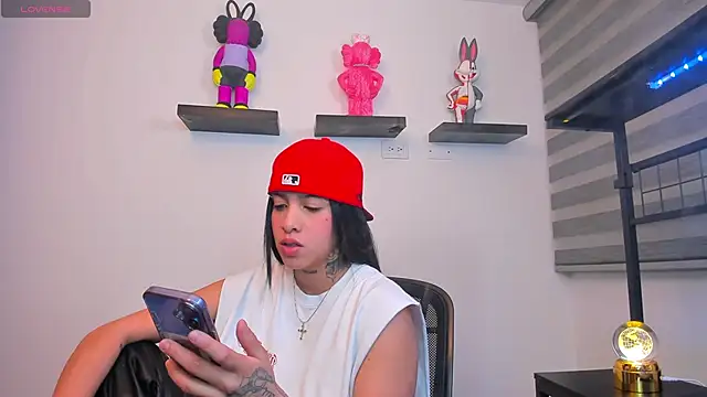 Gangster Girl online show from 03.07.26