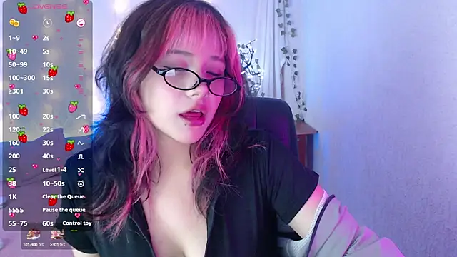 Snapshot of mixie_cute chatting on 01.14.25 mixie cute online show from 01.14.25