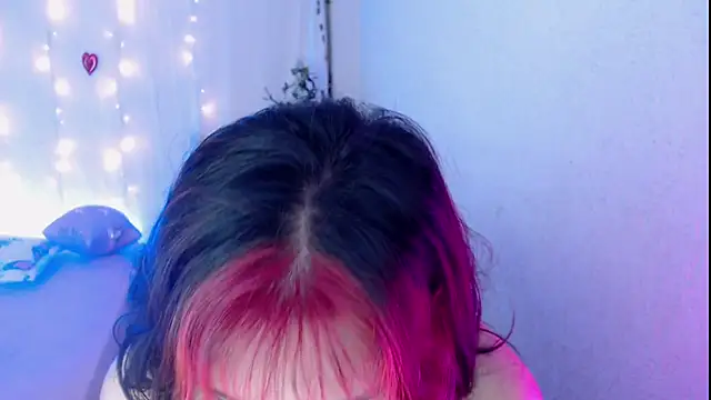 Snapshot of mixie_cute chatting on 02.27.25 mixie cute online show from 02.27.25