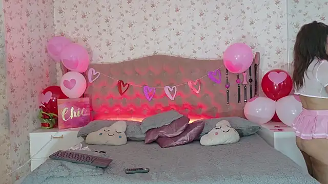 Snapshot of AvrillThomas chatting on 02.14.25 AvrillThomas online show from 02.14.25