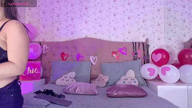 Snapshot of AvrillThomas chatting on 02.18.25 AvrillThomas online show from 02.18.25