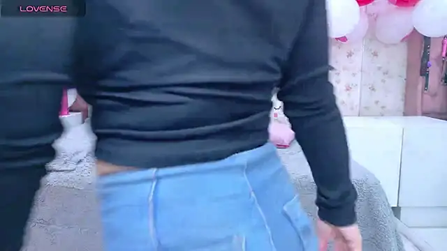 Snapshot of AvrillThomas chatting on 02.24.25 AvrillThomas online show from 02.24.25