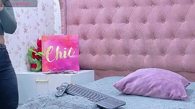 Snapshot of AvrillThomas chatting on 02.27.25 AvrillThomas online show from 02.27.25