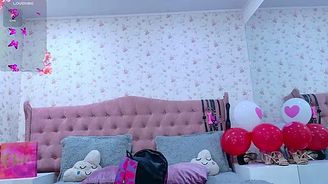 Snapshot of AvrillThomas chatting on 03.10.25 AvrillThomas online show from 03.10.25