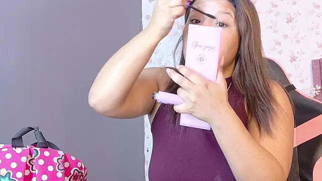 Snapshot of AvrillThomas chatting on 10.19.25 AvrillThomas online show from 10.19.25