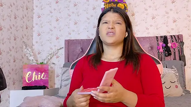 Snapshot of AvrillThomas chatting on 11.05.25 AvrillThomas online show from 11.05.25