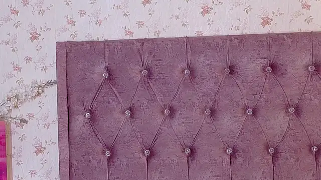 Snapshot of AvrillThomas chatting on 12.17.25 AvrillThomas online show from 12.17.25