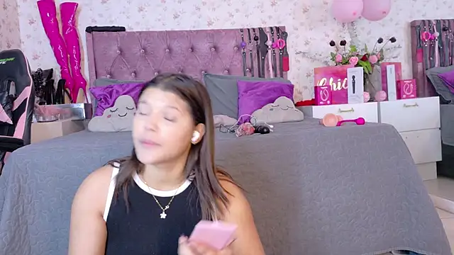 Snapshot of AvrillThomas chatting on 03.08.26 AvrillThomas online show from 03.08.26