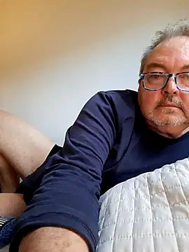 Snapshot of bluangelo chatting on 11.28.25 bluangelo online show from 11.28.25