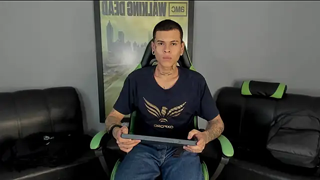 Snapshot of jamesinked_ chatting on 01.11.25 jamesinked online show from 01.11.25