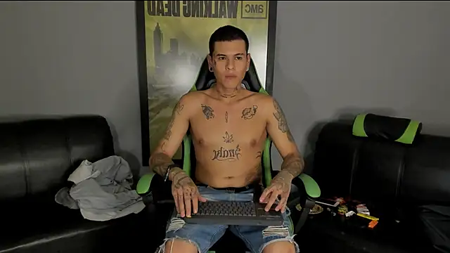 Snapshot of jamesinked_ chatting on 01.14.25 jamesinked online show from 01.14.25