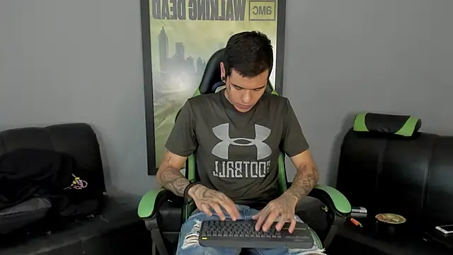 Snapshot of jamesinked_ chatting on 02.12.25 jamesinked online show from 02.12.25