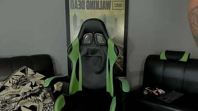 Snapshot of jamesinked_ chatting on 02.18.25 jamesinked online show from 02.18.25