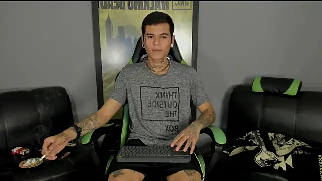 Snapshot of jamesinked_ chatting on 02.25.25 jamesinked online show from 02.25.25